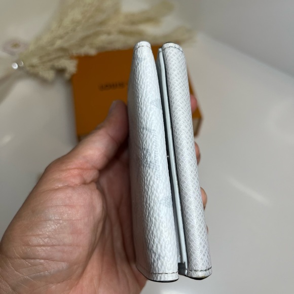 🎀 LOUIS VUITTON Discovery Compact Wallet - Picture 5 of 10